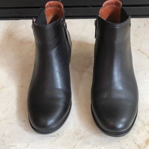 Vionic black boots, size 7 USA.